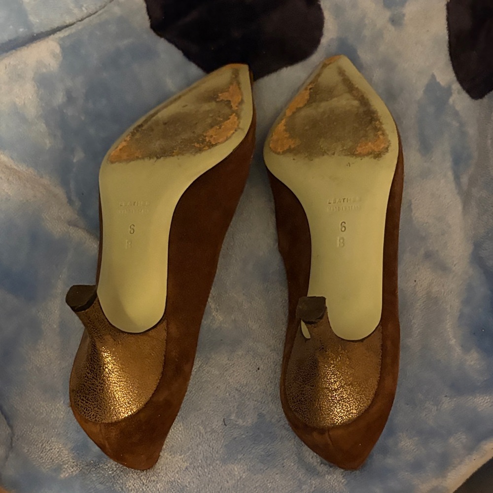 Cynthia Rowley Brown Flats with Bow Accent - Picture 2 of 4